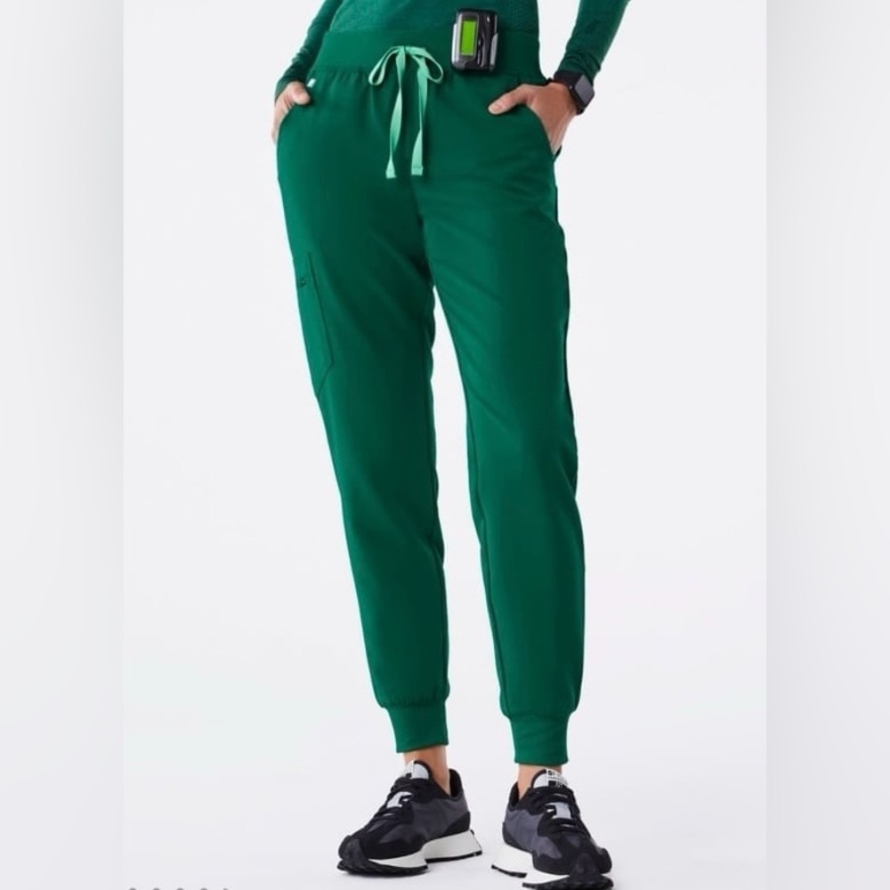 FIGS Zamora Jogger Scrub Pants (Hunter Green)